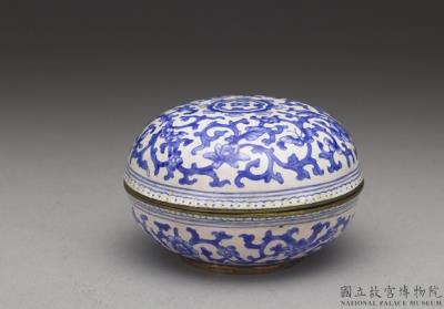 图片[2]-Copper box with painted enamel decor of blue flowers on a white ground, Qing dynasty, Qianlong reign (1736-1795)-China Archive